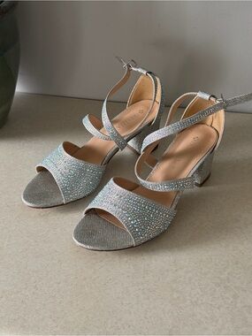 Sz 8.5 Silver Crystal Embellished Block Heel Sandals